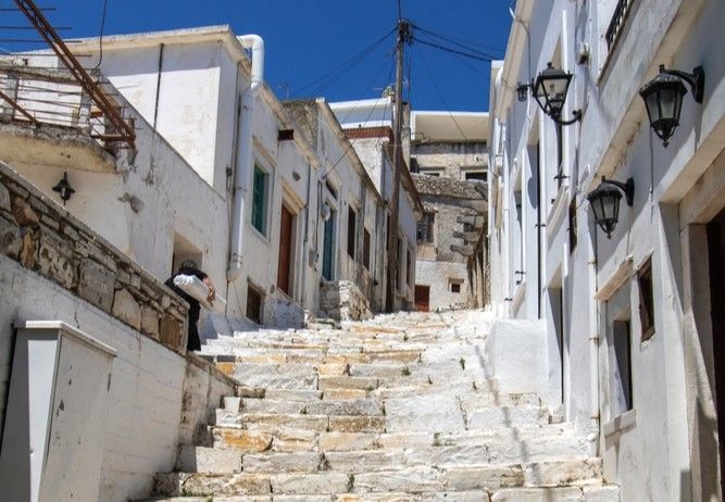 Les ruelles d'Apiranthos, qui montent, qui montent