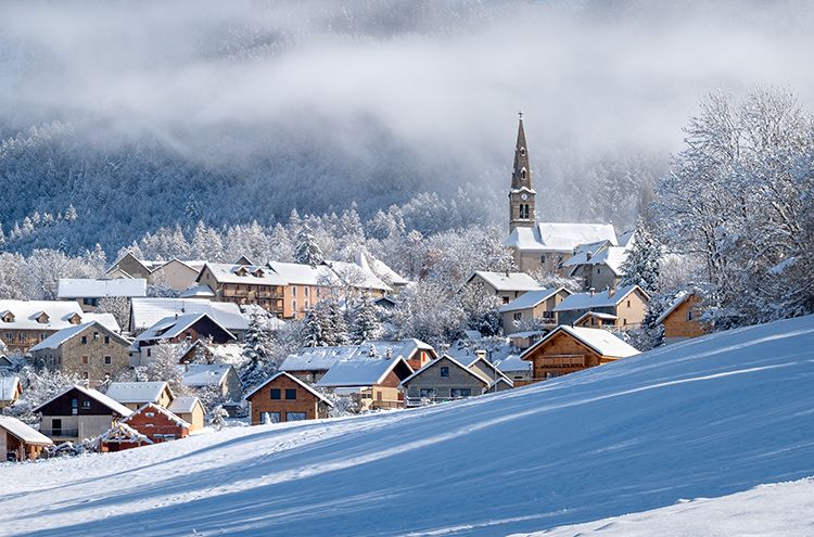 A Saint-Léger, la forêt touche le village