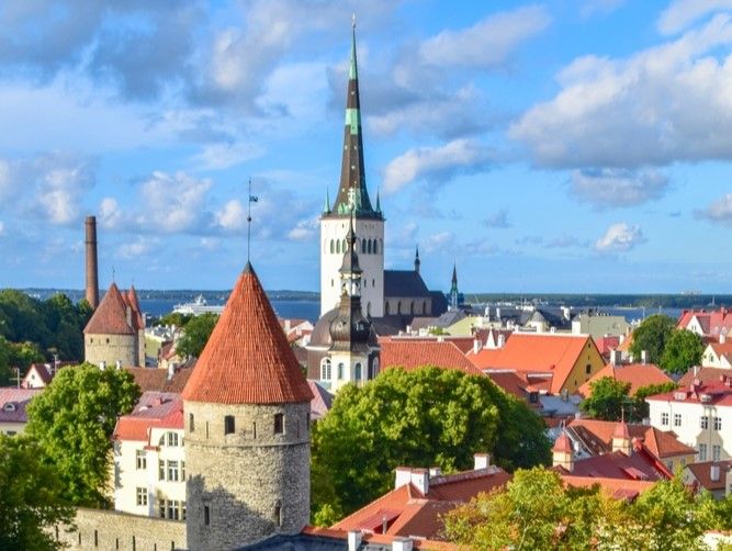 La Vieille Ville de Tallinn et ses tours médiévales