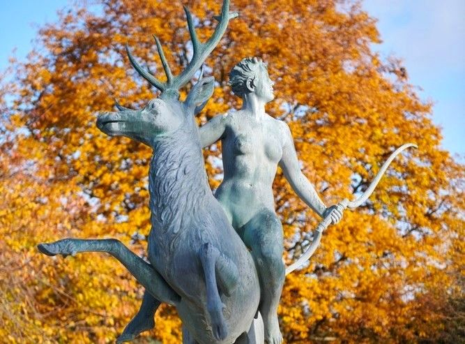 Artémis dans le parc Hans Tavsens