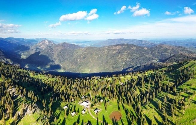 Vue sur les montagnes de Velika Planina