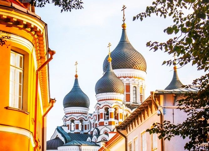 La cathédrale orthodoxe Alexandre-Nevski et ses bulbes caractéristiques