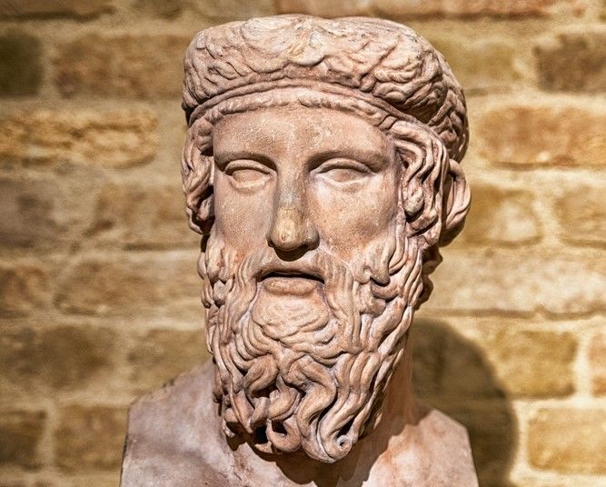 Autre statue de Dyonisos, beaucoup plus classique