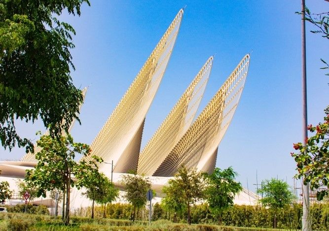 Les Ailes de Faucon en plein vol du Musée National Zayed