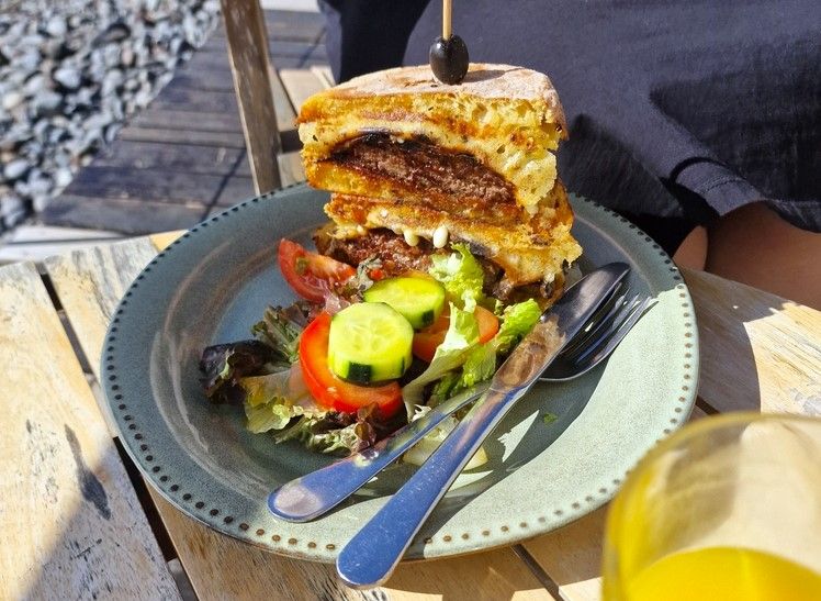 Le "prego no Bolo do Caco", le hamburger madérois