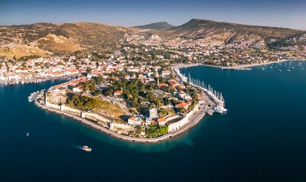 Vue aérienne sur Foça, poit de départ idéal pour le nautisme
