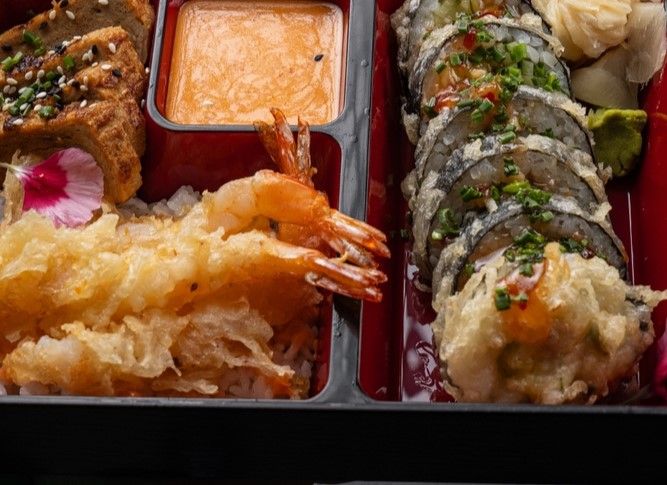 Gyoza (raviolis) de crevettes et poulpe (à g.) ou ebi tako gyoza en japonais