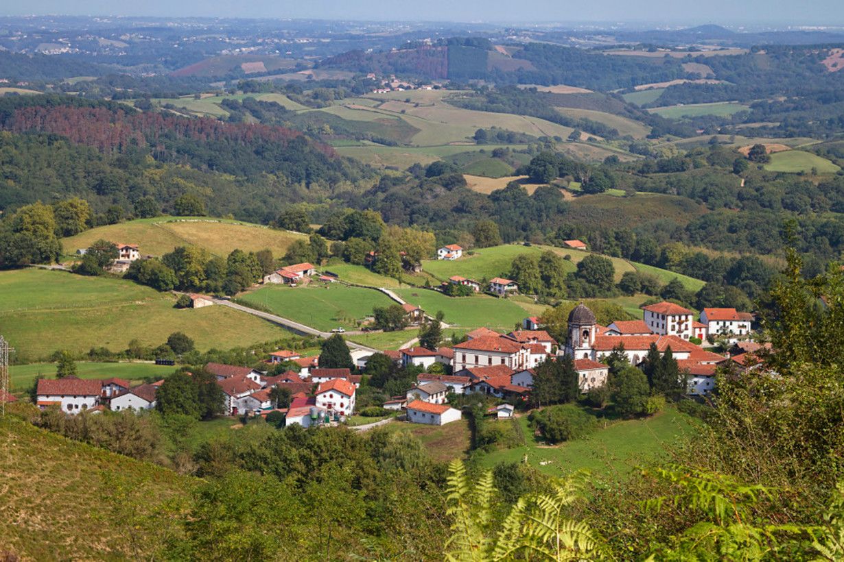 Regorge A 2h30 de Bordeaux, la vallée de la Nivelle regorge de petits trésors à ...