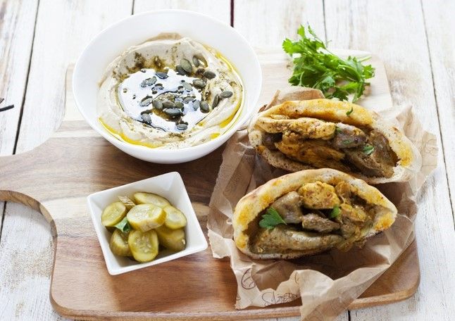 Le meorav (me'urav) Yerushalmi (ou Jerusalem mixed grill), street food israelienne