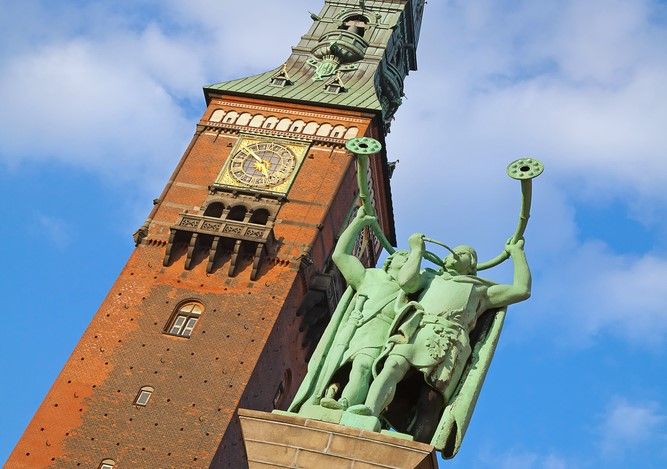 Statue de Lure Blowers près de l'Hôtel de Ville de Copenhague