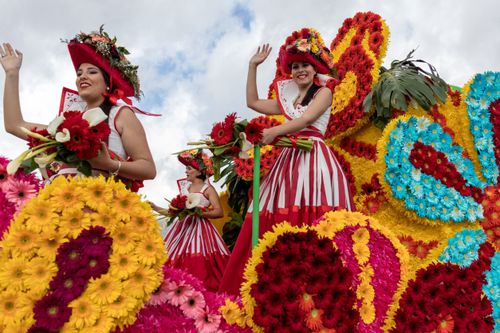 En mai, il faut se rendre à Madère pour vivre cette fête typique et haute en couleurs ! (Elle dure presque un mois)