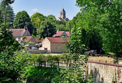 5 villages authentiques et méconnus à découvrir pour vos balades d'automne 