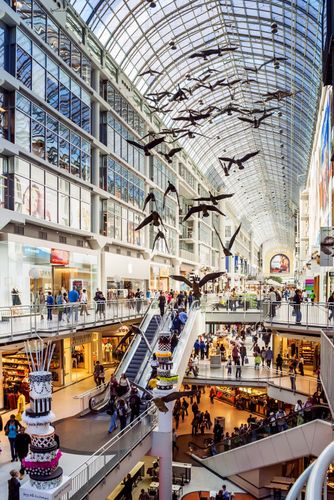 Un pomeriggio di shopping all'Eaton Centre di Toronto