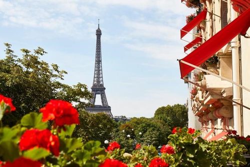 Les hôtels 5 étoiles c'est sympa, mais il y a encore mieux ! Découvrez 5 palaces parisiens où passer une nuit en 2024