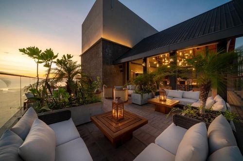 Top 7 best hotels with swimming pool, under €100 a night