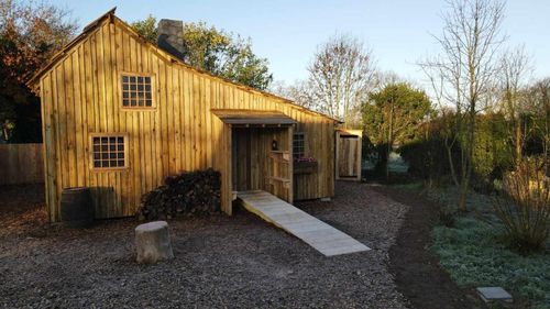 "Un lieu magique et fidèle à la série", séjournez dans la réplique de La Petite Maison dans la prairie lors d’un week-end en Bretagne !