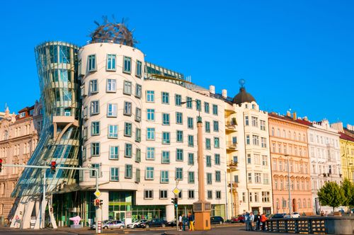 Prague : connaissez-vous l’histoire de ce bâtiment à la forme insolite ?