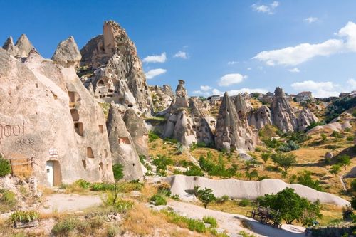 Vivre sous terre ? C'est possible ! Découvrez 5 villages troglodytes à visiter cette année