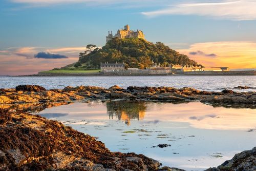 Le Mont-Saint-Michel n'est pas seul, il a son sosie en Angleterre !  (Même nom, même paysage et c'est incroyable)