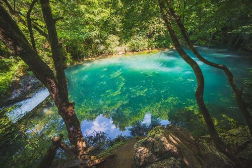 Ce pays ignoré des touristes à 2h30 de la France cache une véritable merveille naturelle (la légende raconte qu'un trésor s'y trouve !)
