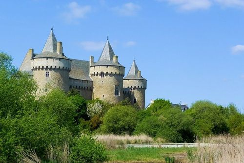 Tout le monde parle des châteaux de la Loire, mais connaissez-vous ces châteaux bretons ? (Ils sont majestueux et moins touristiques)