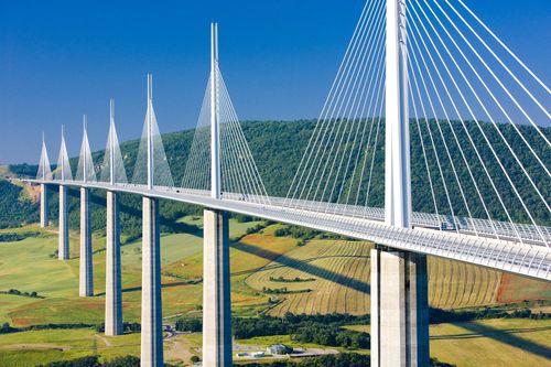 Savez-vous quelle est l'église la plus grande de France ? Ou bien le pont le plus long ? Petit tour des records de l'Hexagone !