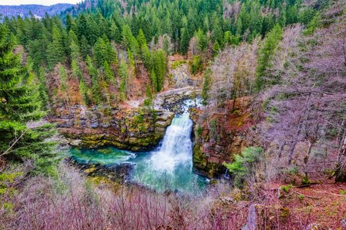 La cascade du Saut du Doubs, un air de canyon canadien sur la frontière française 