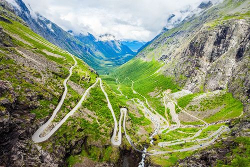 Avez-vous déjà roulé sur la fabuleuse route des Trolls ? (A faire au moins une fois dans sa vie !)