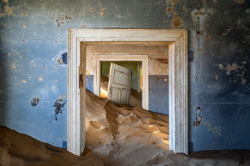 Halloween approche... Oserez-vous visiter ces lieux abandonnés où la nature a repris ses droits ?