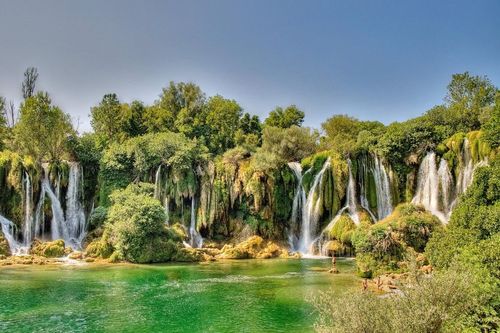 Pouvez-vous deviner dans quel pays se trouvent ces magnifiques cascades ? (un indice : ce n'est pas la Croatie)