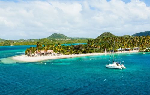 Fuyez l'hiver sur cette île française qui a tout du paradis ! Voilà 3 spots à ne pas manquer sur place