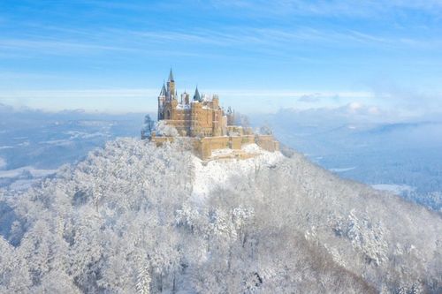 3 châteaux majestueux à visiter cet hiver (l'un d'eux se trouve en France !)
