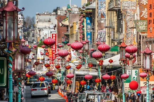 De Paris à San Francisco, ces rues et ces quartiers sont devenus mythiques ! Voici où les trouver
