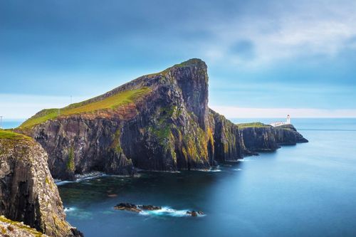 Connaissez-vous cette île au large de l'Ecosse ? Les touristes l'adorent pour ses paysages incroyables qui ont servi de décors à de nombreux films !