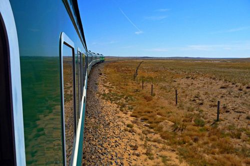 El legendario tren que atraviesa tres países y lleva más de 100 años andando