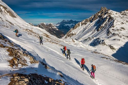 Marre du ski ? Voici 7 randonnées en raquettes à faire cet hiver en France !