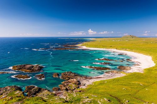 Où se prélasser sur des plages de sable blanc, faire du surf et voir des dauphins ? En Ecosse bien sûr !