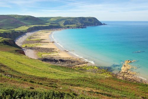 Entre les dunes et la mer, connaissez-vous ces grottes (et anciens repaires de pirates) situées en Normandie à 1h30 de Caen ?