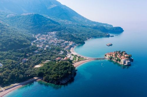 Cette île magnifique au Monténégro n'est visitée que par quelques chanceux chaque année : on vous explique comment y accéder !