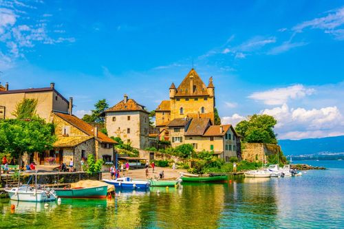 A 2h de Lyon, connaissez-vous ce village de pêcheurs surnommé la "Perle du Léman" ?