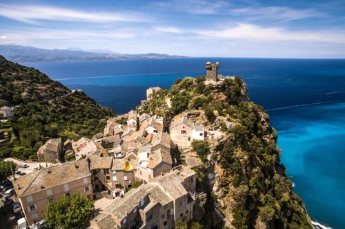 Oubliez Calvi et Ajaccio : découvrez 6 villages authentiques à visiter en Corse !