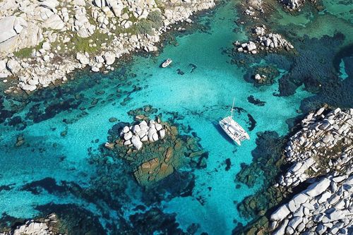 Les Seychelles ou la Corse ? Cap sur les îles Lavezzi !