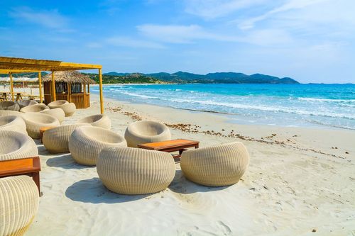 Dépêchez-vous d'aller vous baigner ! Les plages en Italie deviennent petit à petit payantes