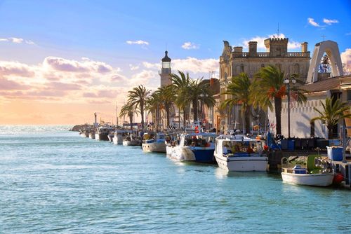 La "véloroute de la Méditerranée" traverse 10 pays dont l'Espagne et l'Italie ! Voici les étapes à ne pas manquer en France