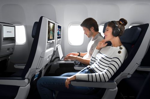 Air France annonce l'arrivée du wifi à très haut débit gratuite à bord de ses vols grâce à Starlink, le service de connexion par satellites d'Elon Musk !