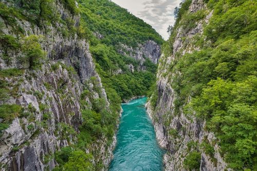 Ils sont impressionnants et magnifiques à la fois ! Ces canyons situés en Europe vont vous en mettre plein la vue 