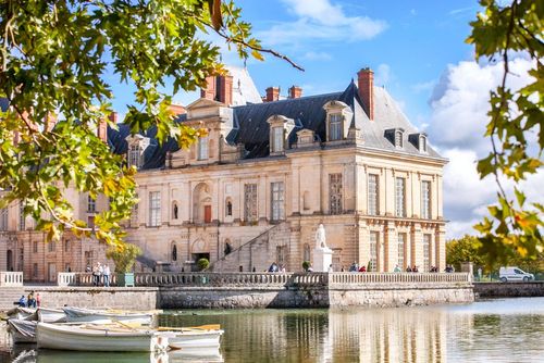 Ces châteaux somptueux se situent à moins de 2h de Paris (l'un d'entre eux a servi de décor à un film culte) !