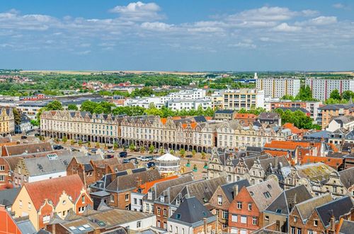 Connaissez-vous la ville française qui compte le plus de monuments historiques au km² ? (Ce n’est pas Paris !)