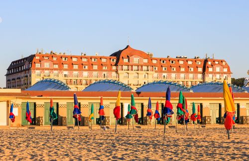 Les célèbres planches de Deauville fêtent leurs 100 ans ! Voici le programme des festivités 