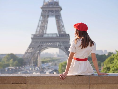 "Emily in Paris" : grâce à cette carte Mapstr, explorez les lieux parisiens présents dans la saison 4 de la série Netflix 